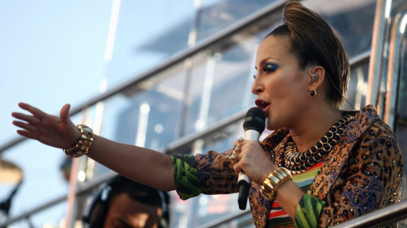 claudia-leitte-e-investigada-pelo-mp-por-cantar-‘yeshua’-em-vez-de-‘iemanja’