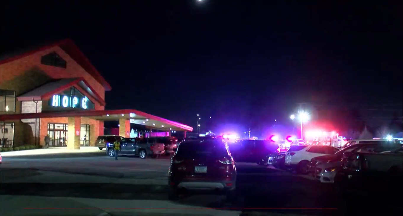 atirador-invade-apresentacao-de-natal-em-igreja-e-e-contido-por-policiais-nos-eua