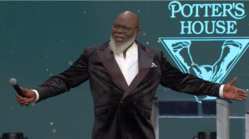 ‘deus-me-trouxe-de-volta’,-diz-td-jakes-ao-pregar-pela-1a-vez-apos-mal-subito