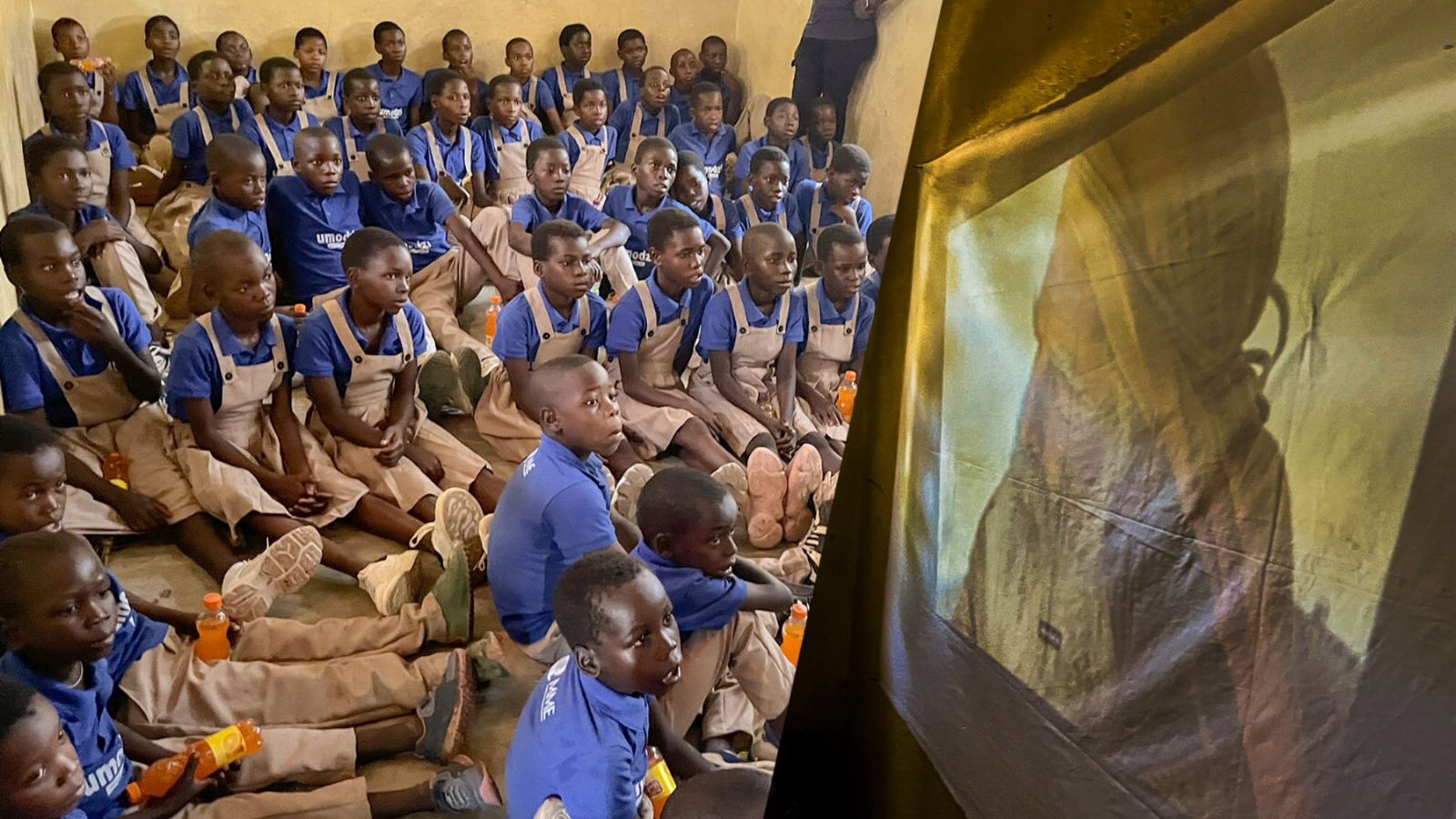 criancas-na-africa-veem-filme-‘jesus’-pela-1a-vez-em-sua-lingua:-“o-evangelho-foi-pregado”