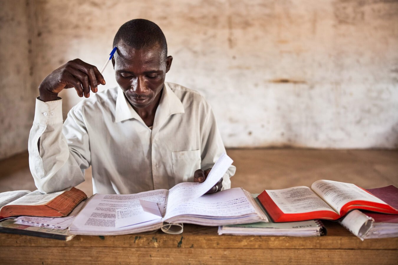 tradutores-usam-internet-via-satelite-de-elon-musk-para-levar-biblia-a-lugares-remotos