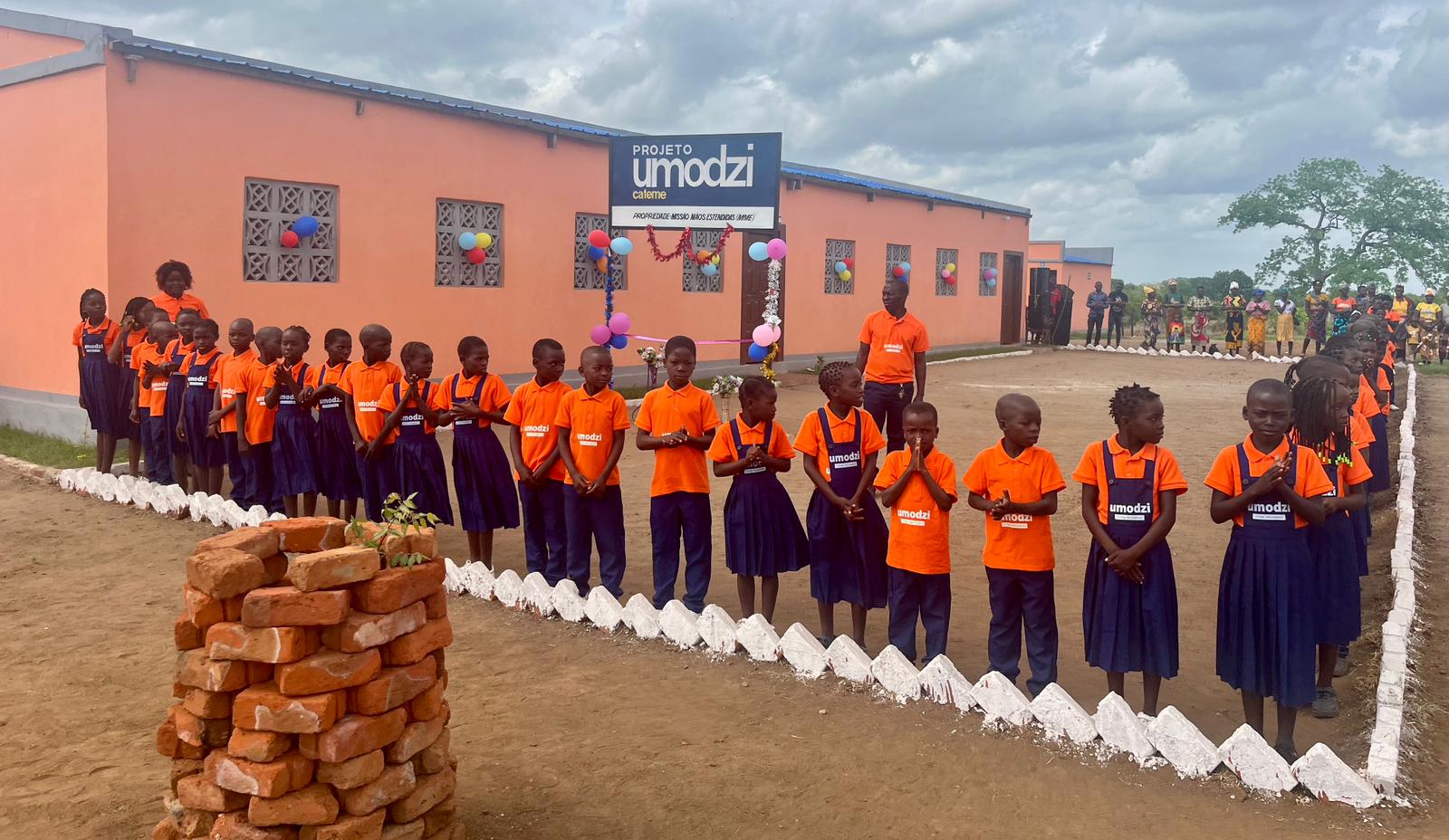 do-“teto-de-palha”-a-sala-de-aula:-missao-transforma-a-vida-de-criancas-em-mocambique