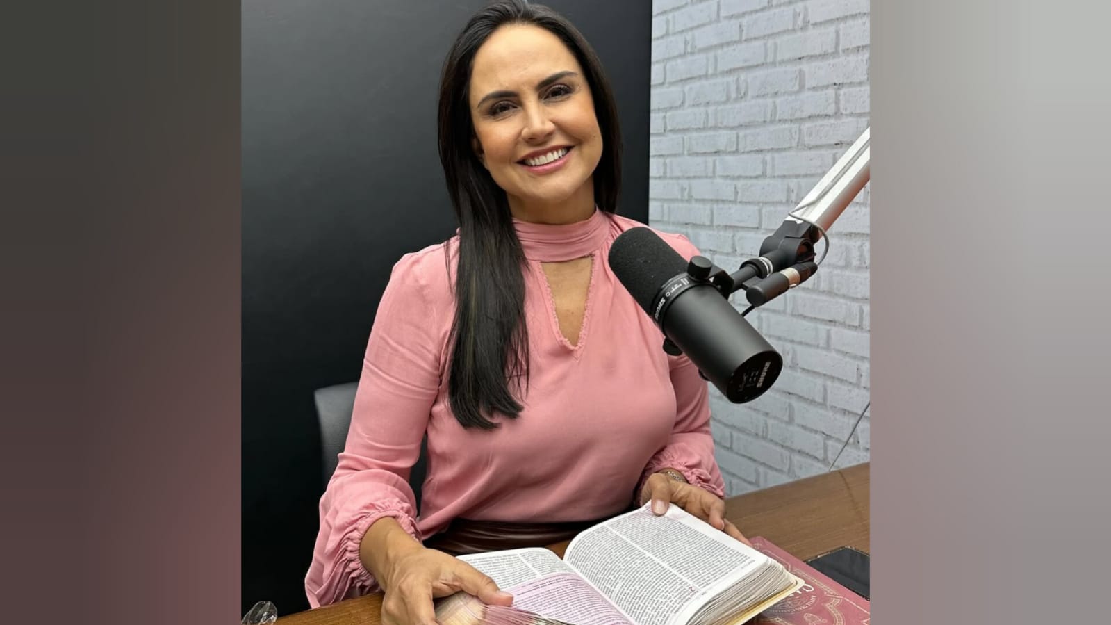 carla-cecato-fala-sobre-sua-conversao:-‘jesus-da-a-paz-que-excede-todo-entendimento’