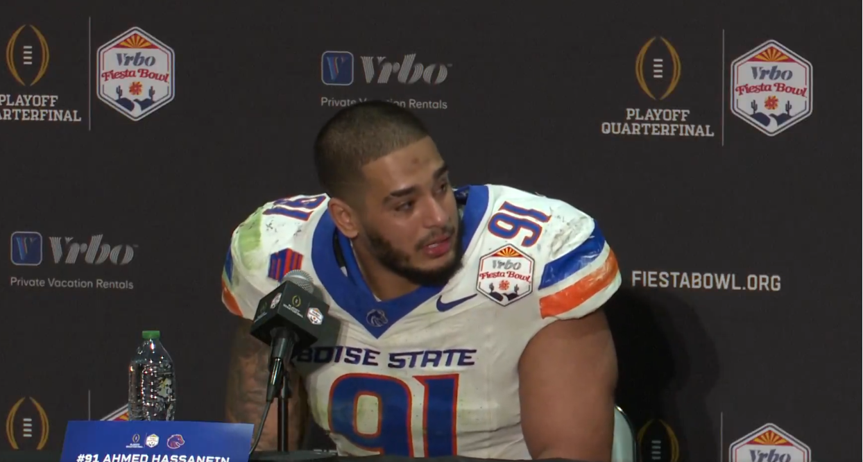 jogador-egipcio-agradece-treinador-em-coletiva-por-leva-lo-a-jesus:-“mudou-minha-vida”