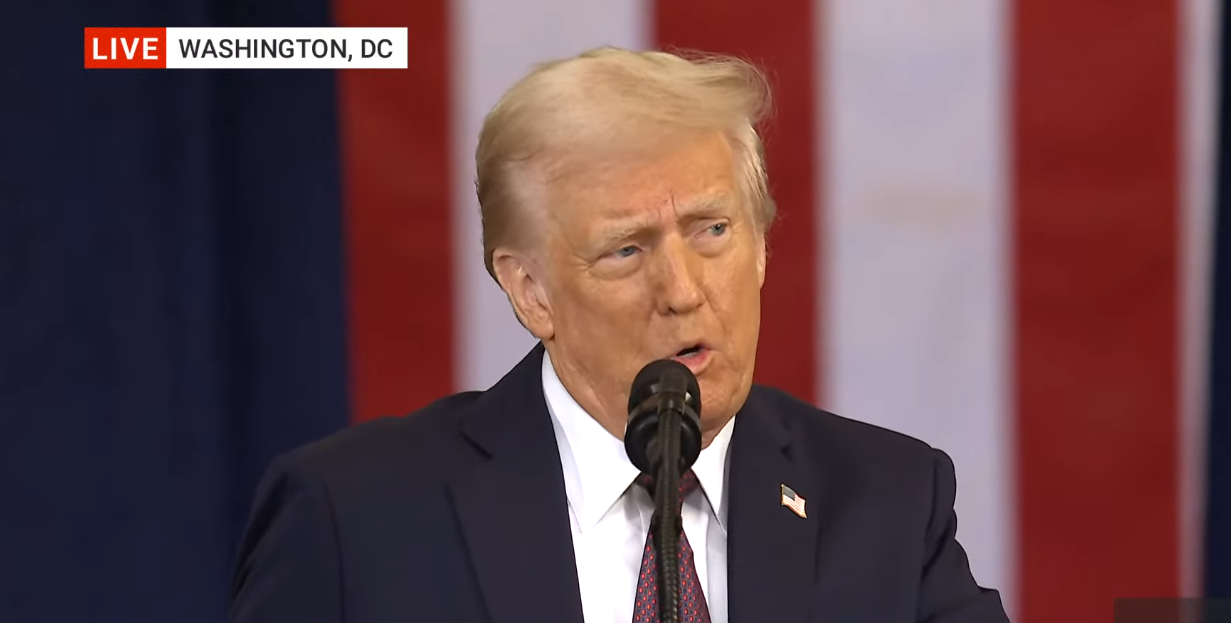 trump-promete-resgatar-valores-cristaos-nos-eua:-“nao-podemos-esquecer-nosso-deus”