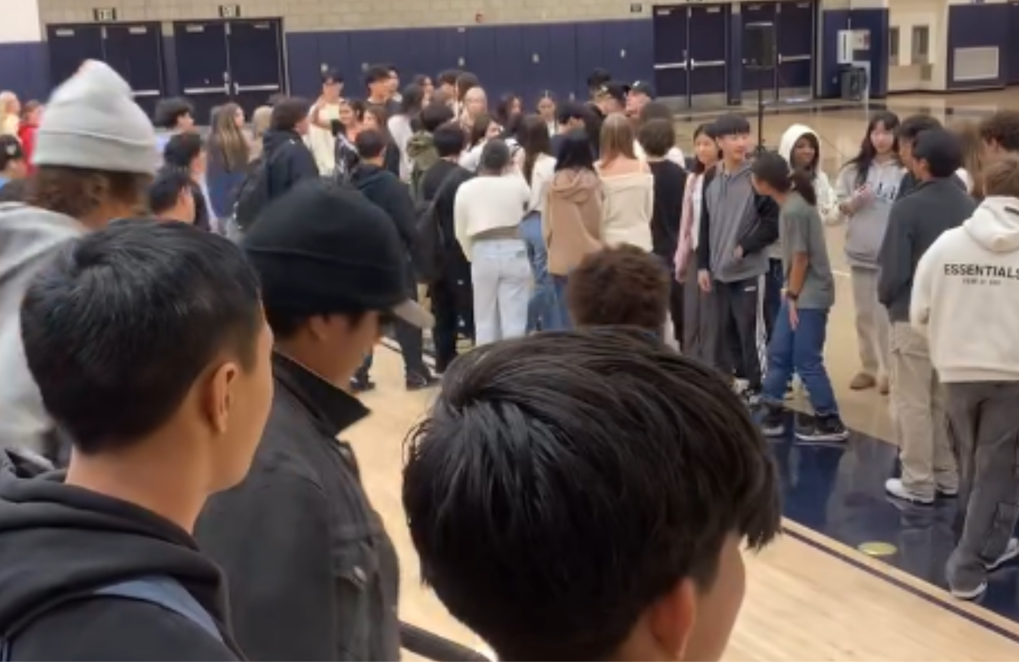 evangelista-prega-em-escola-publica-na-california-e-leva-50-estudantes-a-jesus