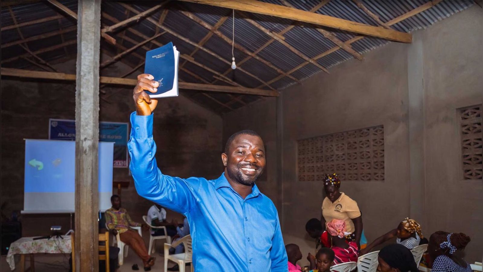 aldeia-remota-abandona-feiticaria-e-segue-jesus-apos-ouvir-a-biblia-em-seu-idioma