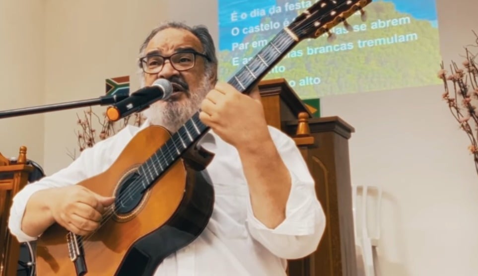 cantor-stenio-marcius-anuncia-pausa-para-tratar-depressao-profunda-e-pede-oracoes