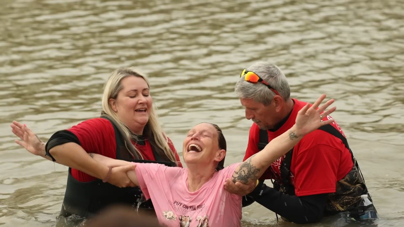 ministerio-batiza-mais-de-800-pessoas-em-lago-nos-eua:-“avivamento”