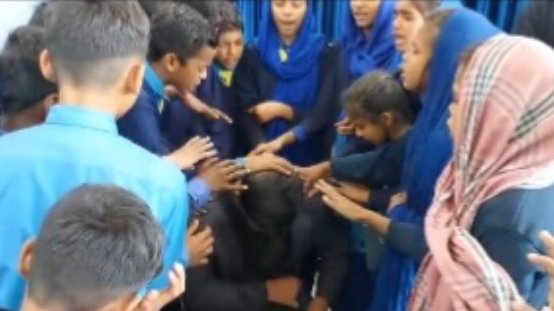 criancas-escravizadas-oram-por-missionario-que-as-libertou-no-paquistao:-“ato-de-gratidao”