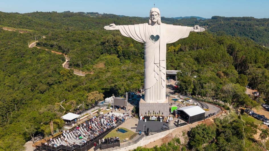 maior-estatua-de-cristo-do-brasil-e-inaugurada-em-cidade-do-rs