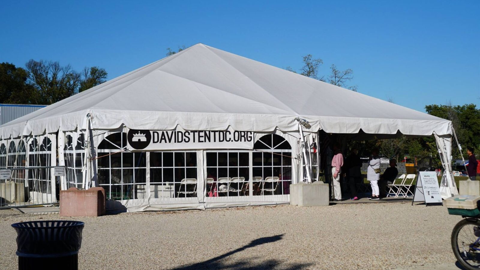 ativistas-pro-palestina-tentam-interromper-culto-em-meio-a-protesto-nos-eua