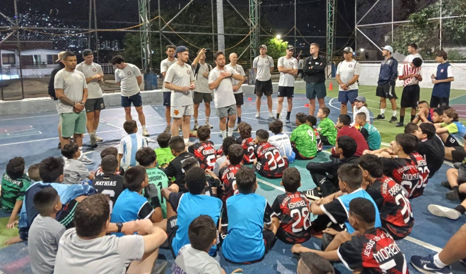 missao-alcanca-criancas-do-cartel-atraves-do-futebol-na-cidade-mais-violenta-da-colombia