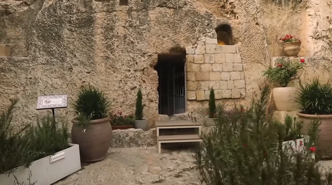 “deus-e-real”:-pessoas-sao-curadas-e-tem-visoes-no-tumulo-de-jesus,-em-jerusalem