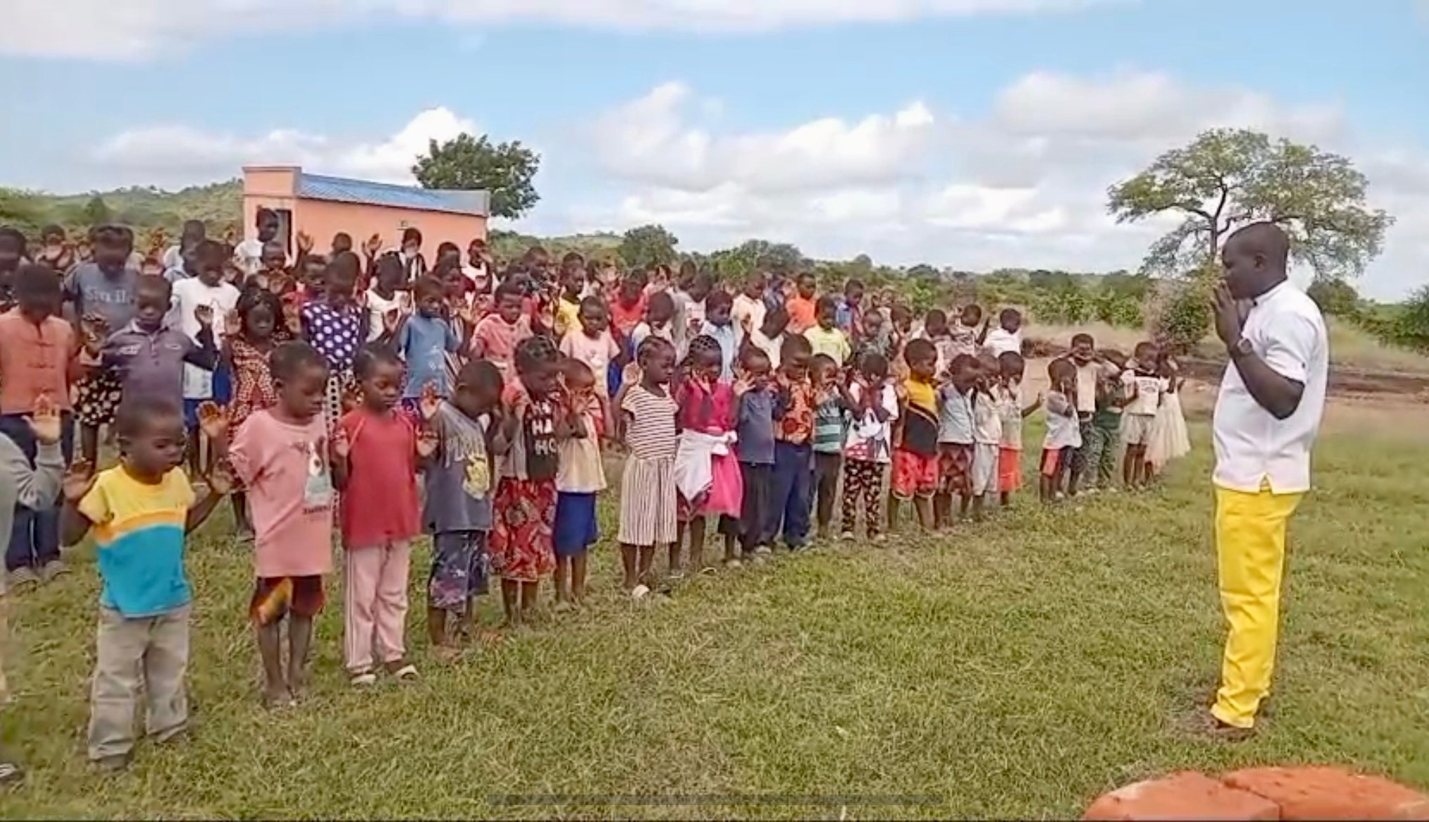 criancas-levam-pais-a-jesus-atraves-de-cultos-na-escola,-em-mocambique