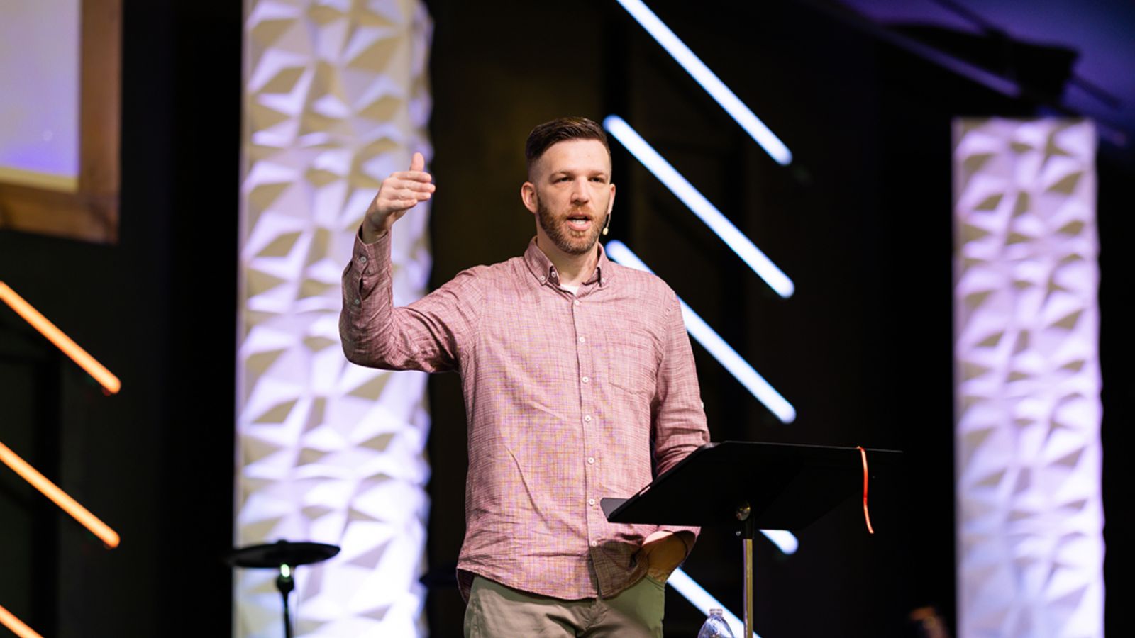 ex-ateu,-pastor-encoraja-igreja-a-orar-por-cura:-“temos-autoridade-em-jesus”