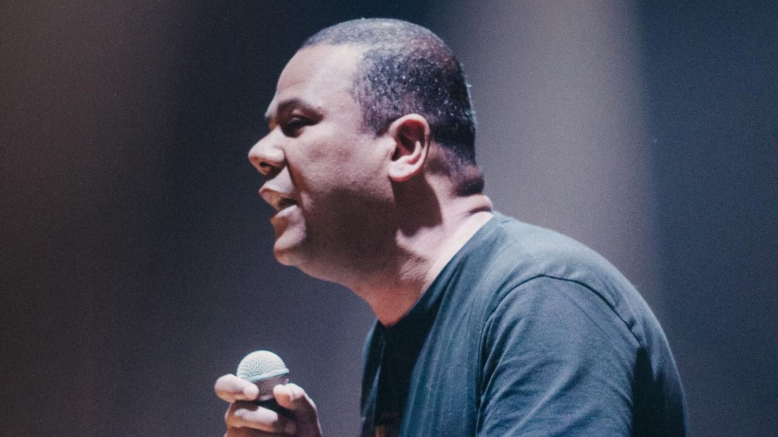 “ignorar-a-batalha-espiritual-e-um-erro,-mas-exagerar-tambem-e”,-alerta-pastor