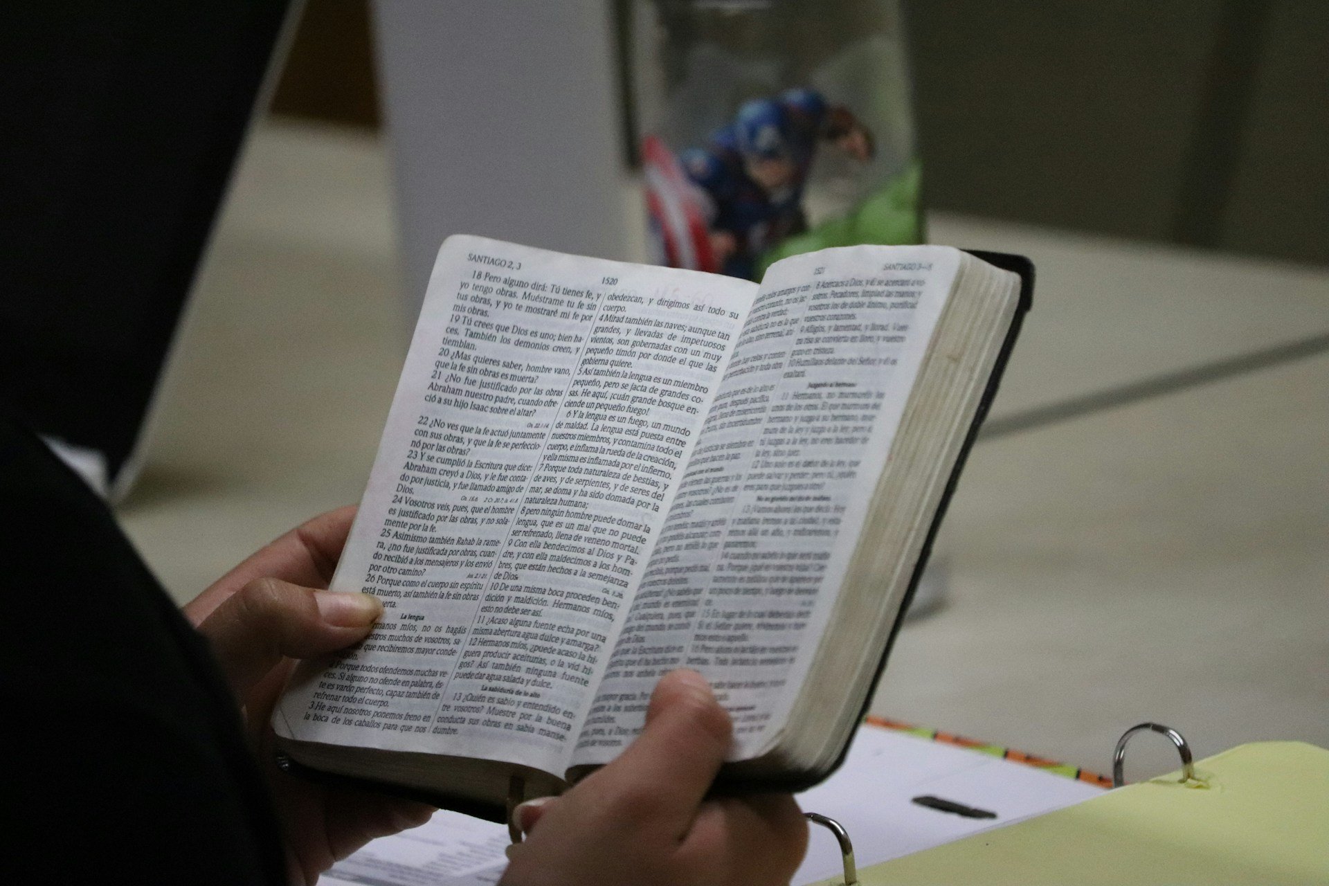 lei-que-permite-uso-da-biblia-como-material-paradidatico-em-escolas-de-bh-entra-em-vigor