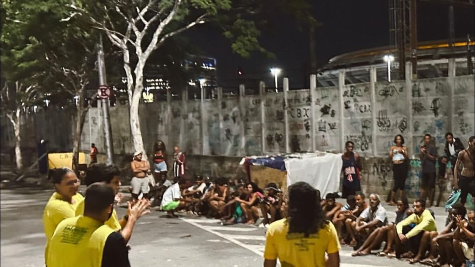 missao-evangeliza-mais-de-100-moradores-de-rua-perto-do-maracana:-‘precisamos-ser-luz’