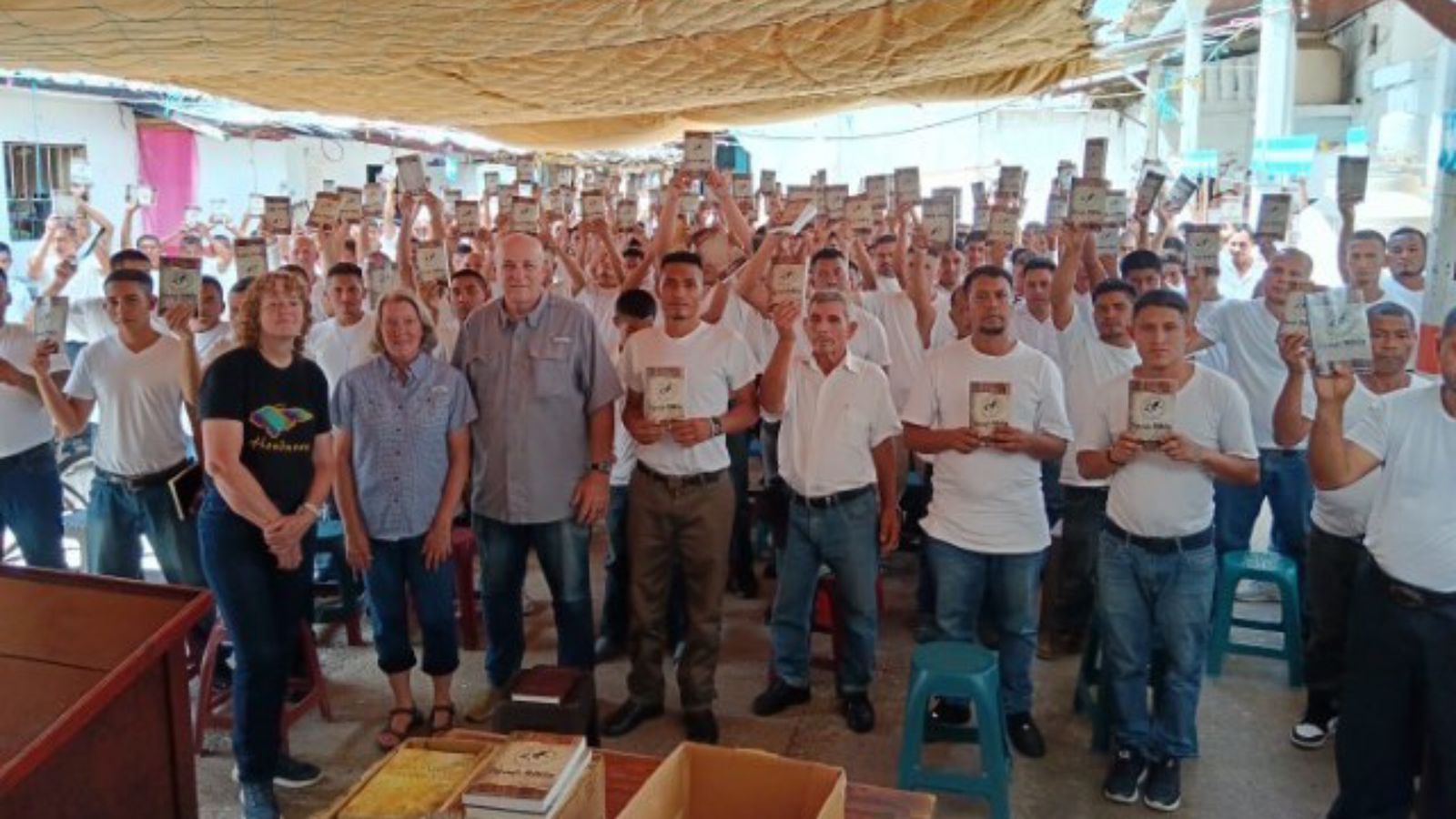 missao-distribui-mais-de-1.000-biblias-em-prisao-de-honduras