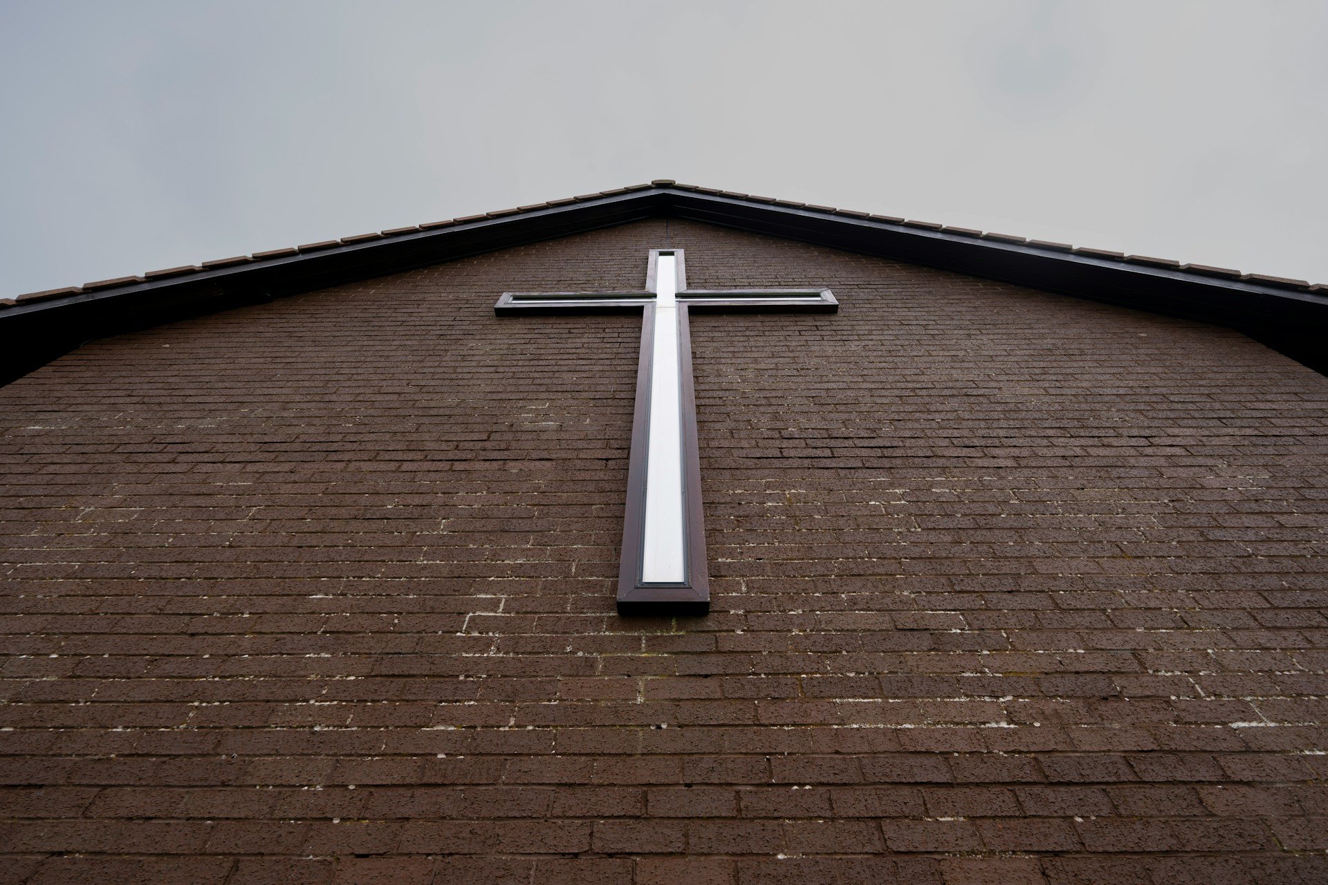 cristianismo-segue-sendo-o-maior-grupo-religioso-do-mundo,-apesar-de-leve-queda