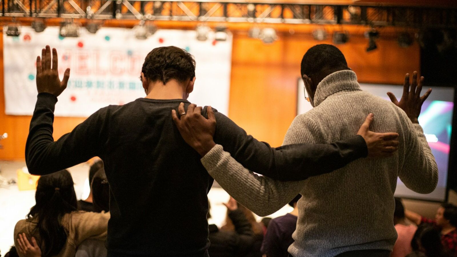 pesquisa-revela-que-quase-metade-dos-cristaos-participam-mais-de-uma-igreja-nos-eua