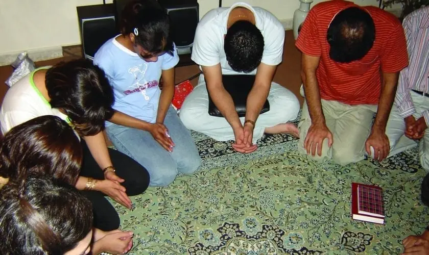 mesmo-sob-ditadura-e-guerra,-ira-tem-a-igreja-que-mais-cresce-no-mundo