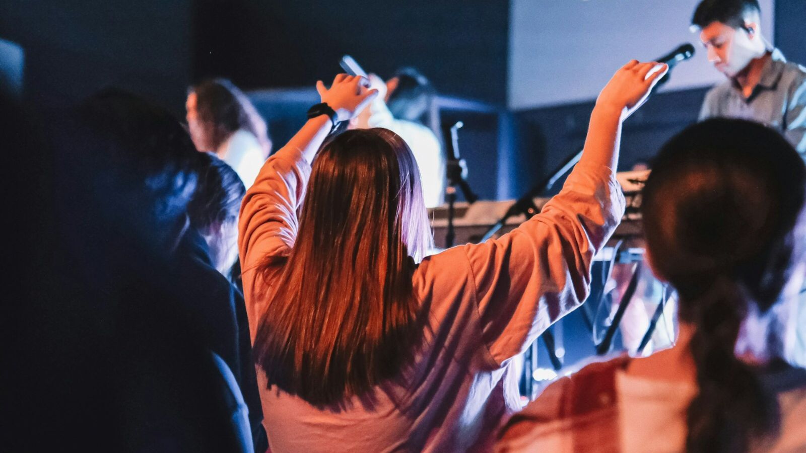 jovens-britanicos-estao-cada-vez-mais-abertos-a-jesus,-diz-pesquisa
