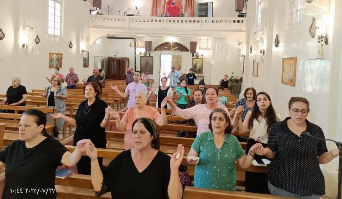 cristaos-se-abrigam-em-igreja-durante-bombardeios-na-siria:-“precisamos-de-oracao”