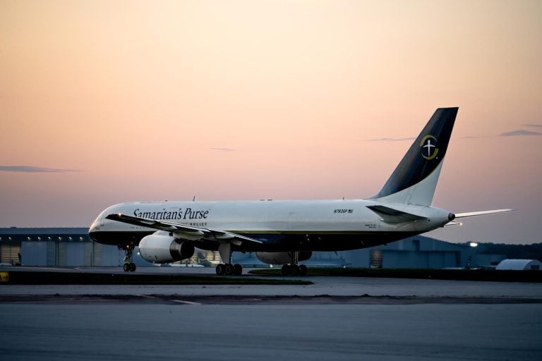 missao-de-franklin-graham-envia-2-avioes-com-toneladas-de-alimentos-para-familias-em-gaza