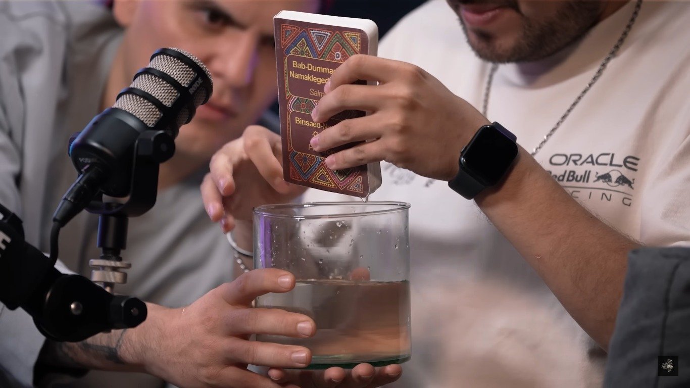 organizacao-cria-biblia-a-prova-d’agua-para-missionarios-da-amazonia