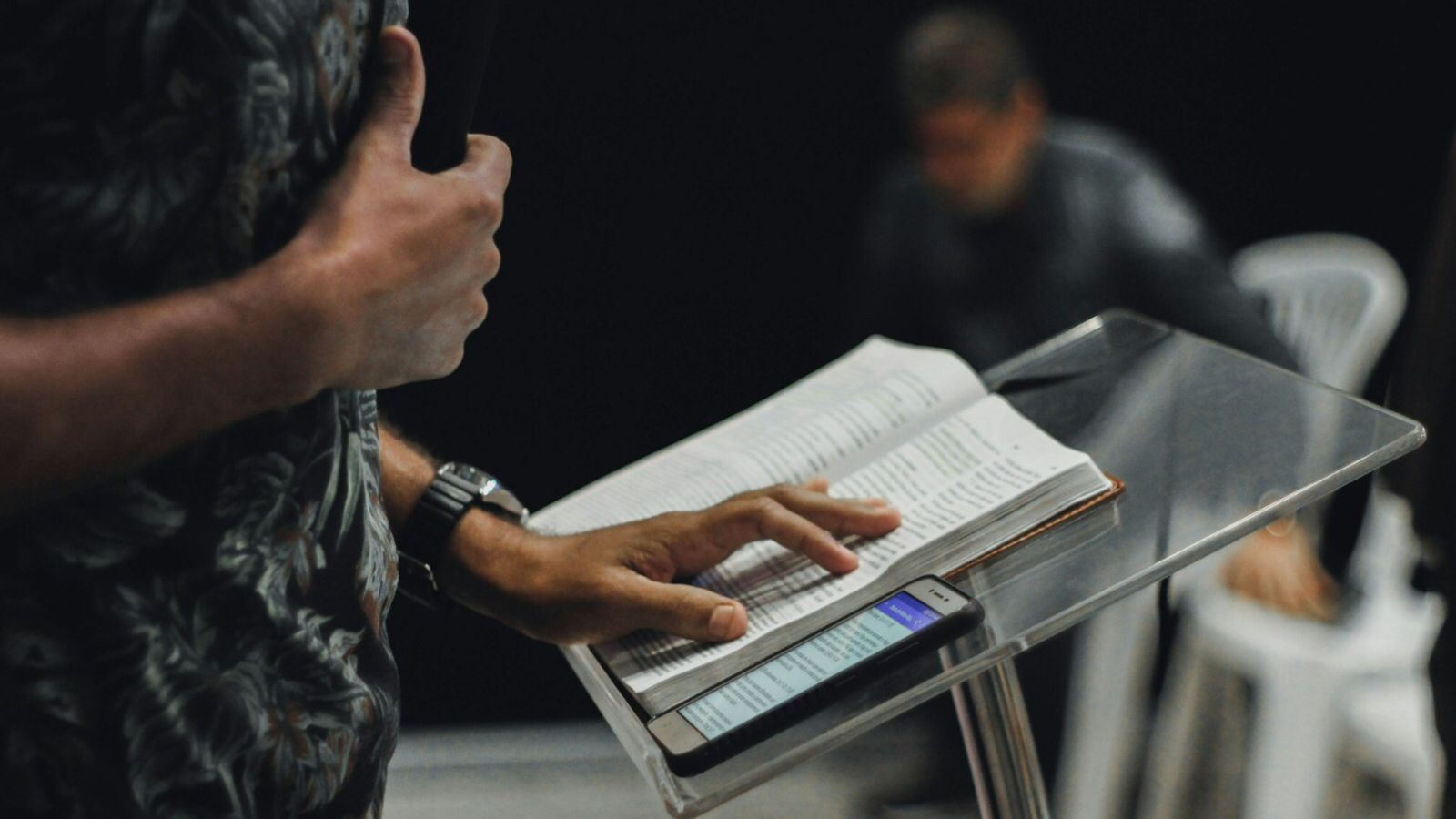 estudo-revela-que-‘burnout’-e-conflitos-levam-um-terco-dos-pastores-a-deixar-o-ministerio