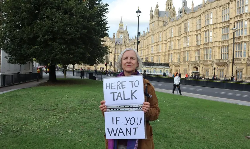 eua-acusam-reino-unido-de-“perseguicao-a-oracao-silenciosa”-proxima-a-clinicas-de-aborto