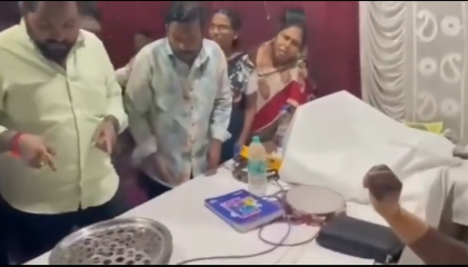 pastor-e-espancado-em-ceia-por-acusacao-falsa-de-‘distribuir-sangue’-em-vez-de-suco-de-uva