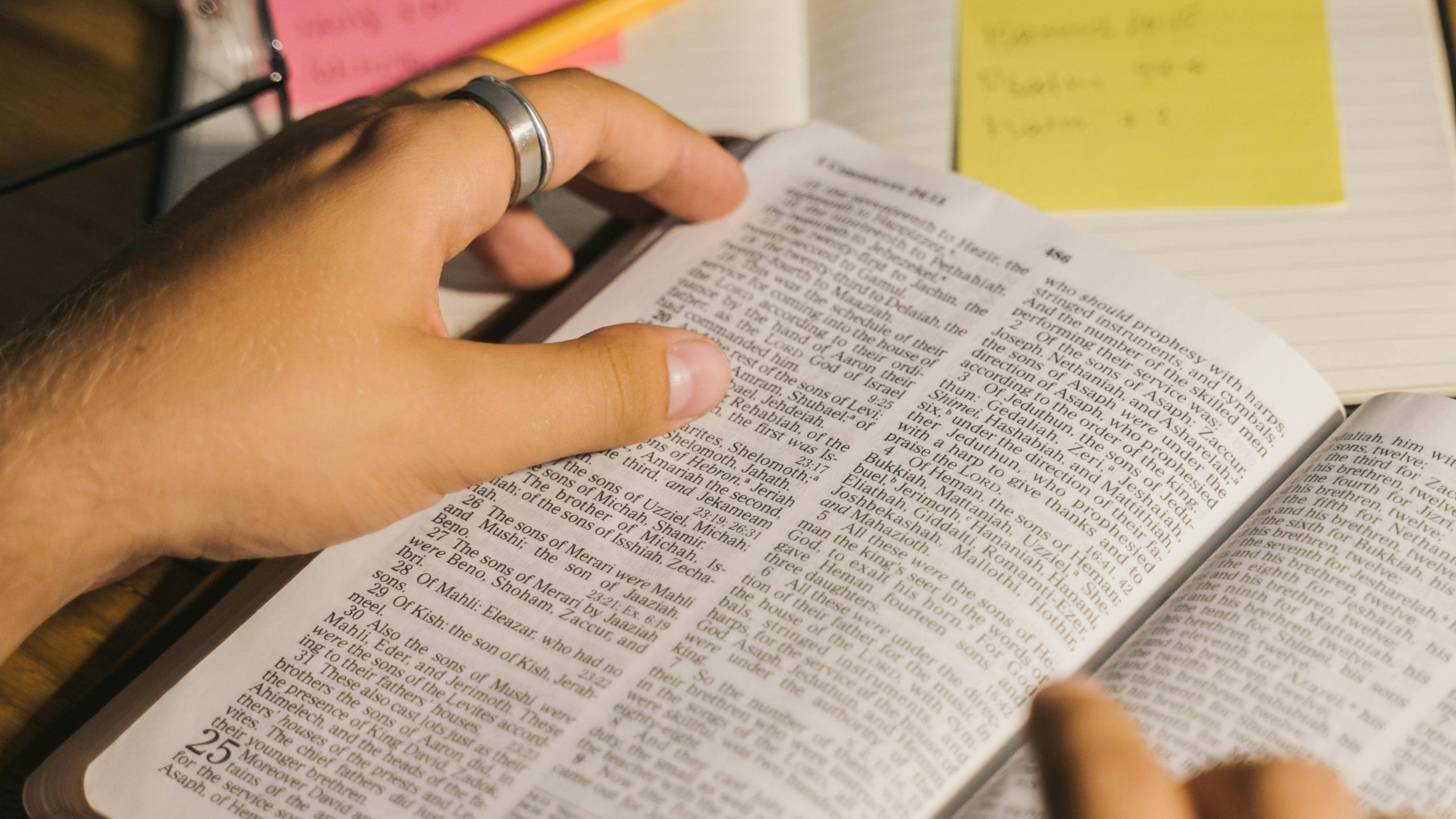 projeto-de-lei-que-preve-distribuicao-de-biblias-em-escolas-e-aprovado-no-ceara