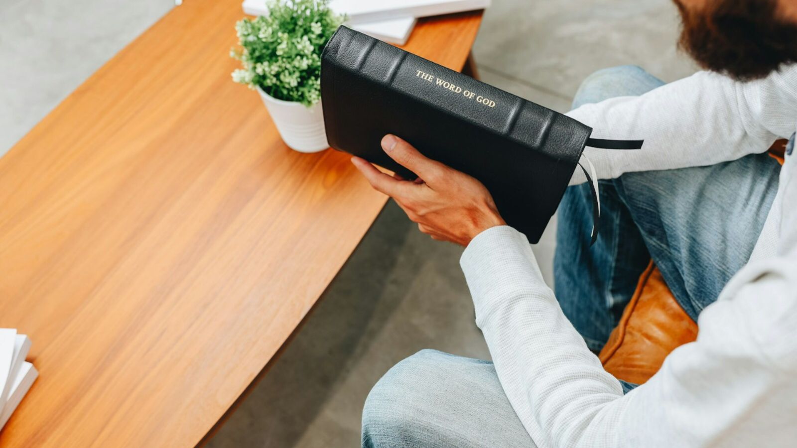 missionarios-relatam-que-guardas-foram-‘cegados-por-deus’-ao-enviar-biblias-no-ira