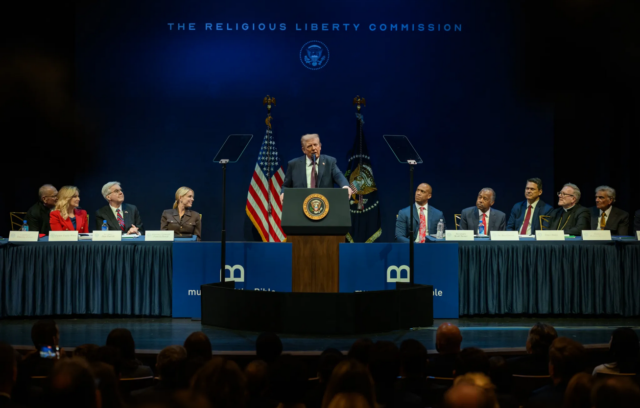 no-museu-da-biblia,-trump-reforca-valores-cristaos-dos-eua:-“somos-uma nacao sob deus”