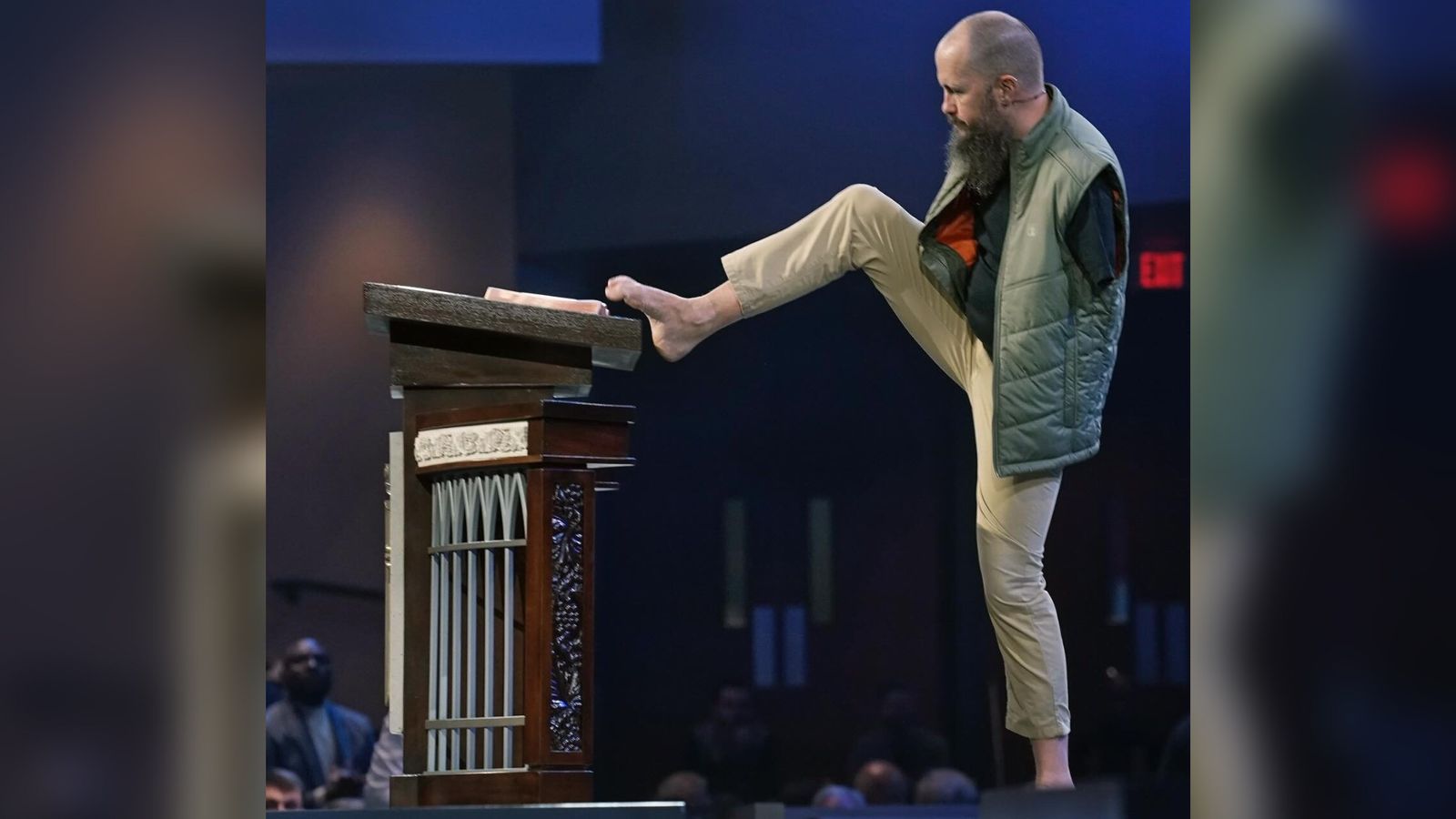 nascido-sem-bracos,-homem-inspira-cristaos-a-cumprir-o-ide:-“levo-o-evangelho-ao-mundo”