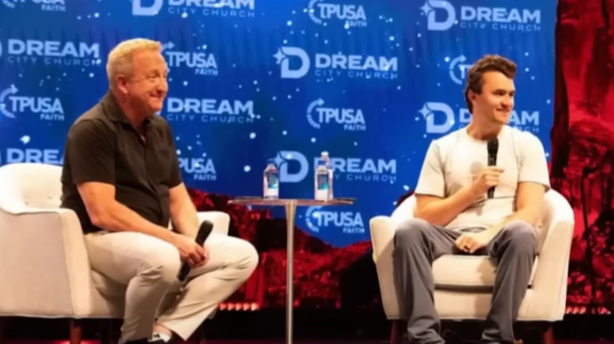 pastor-de-charlie-kirk-relembra-legado-de-fe:-“sua-vida-esta-garantida-em-jesus”