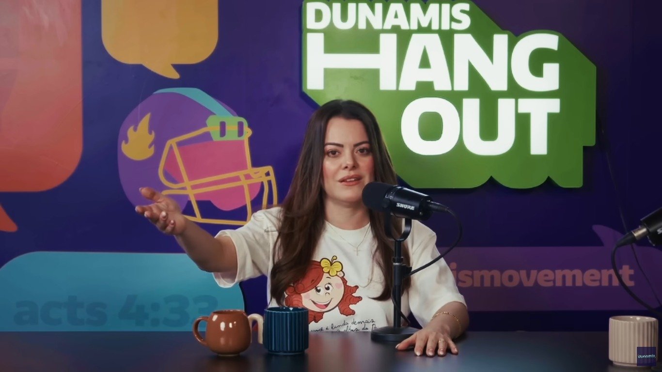 ana-paula-valadao-critica-metodos-de-hipnose-no-louvor:-“nao-e-adoracao-racional”