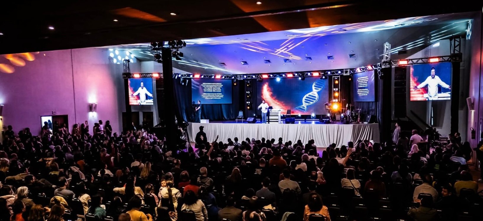 “o-dna-de-deus-em-voce-e-o-que-atrai-os-perdidos”,-diz-joel-engel-em-conferencia