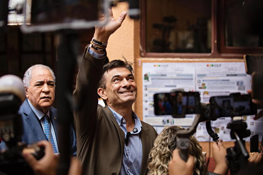 presidente-eleito-da-bolivia-promete-governo-baseado-em-“deus,-patria-e-familia”