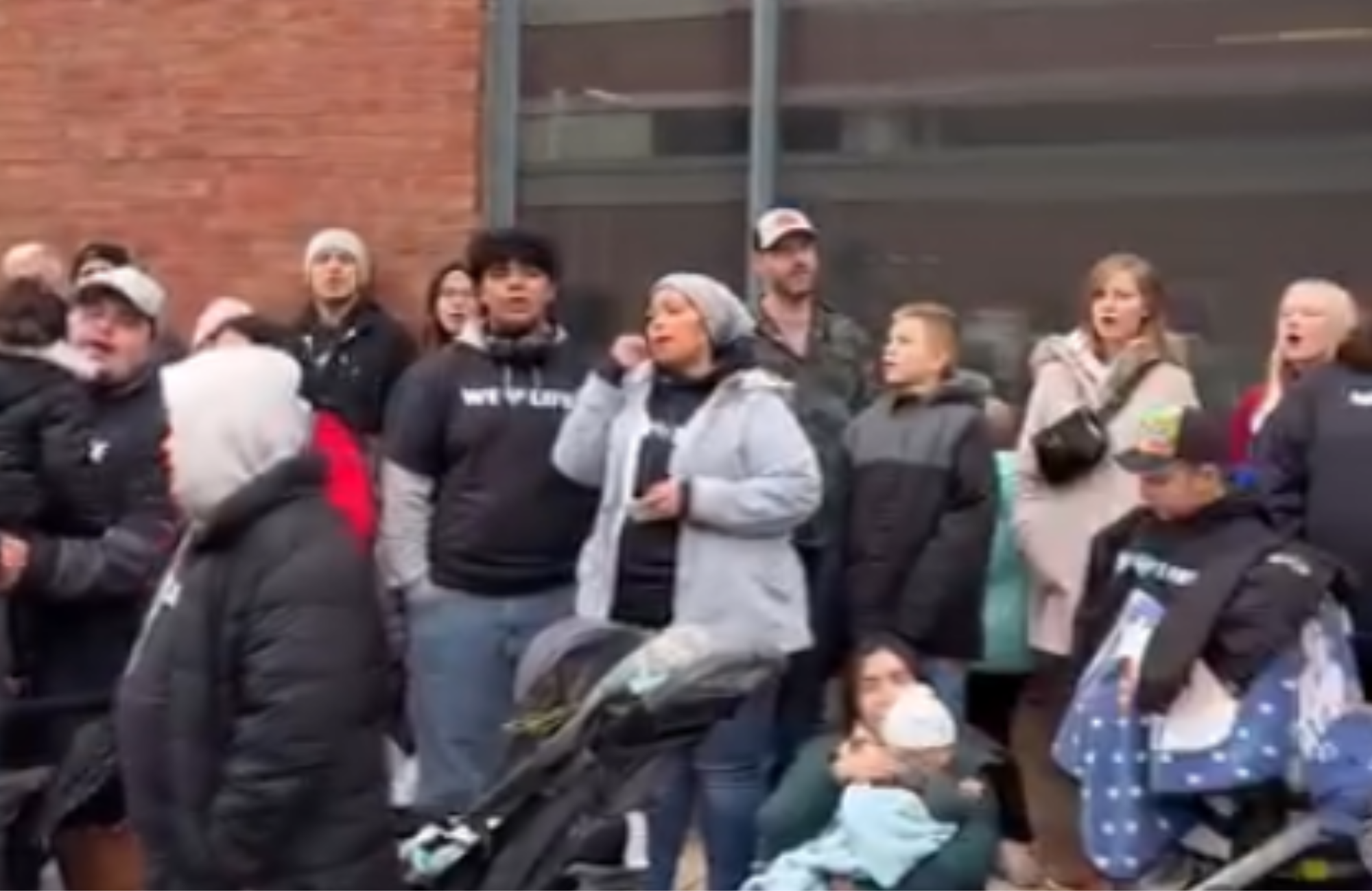 mais-de-100-cristaos-adoram-em-clinica-de-aborto-em-chicago:-‘celebramos-a-vida’