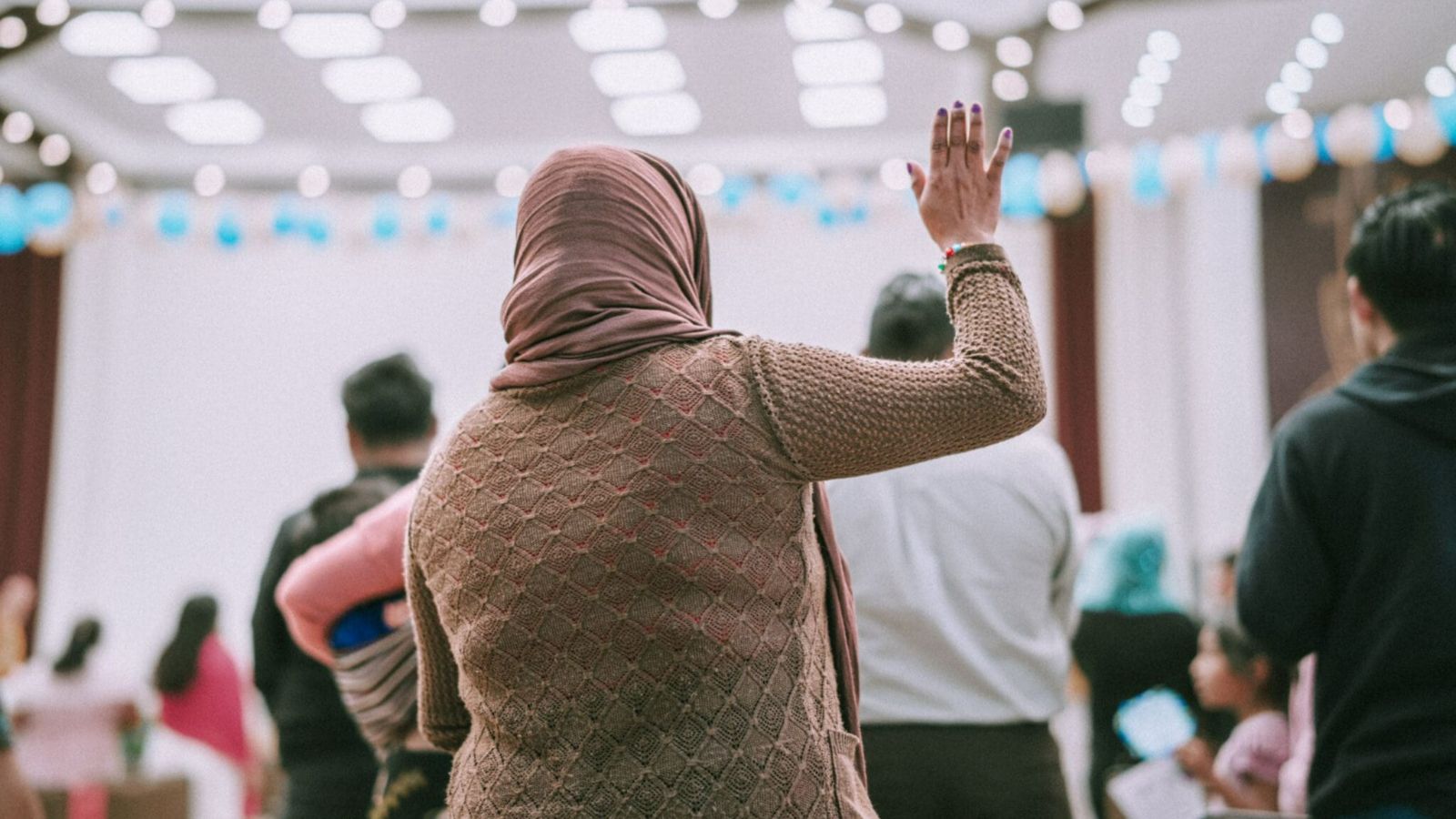 apos-sentir-deus-em-funeral-cristao,-mulher-se-rende-a-jesus:-“era-o-que-buscava”