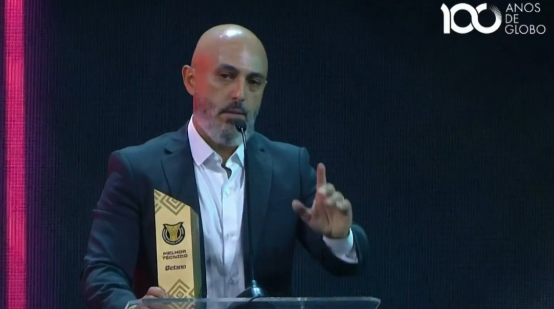 rafael-guanaes-exalta-jesus-ao-ser-eleito-melhor-tecnico-do-brasileirao:-“merece-a-honra”