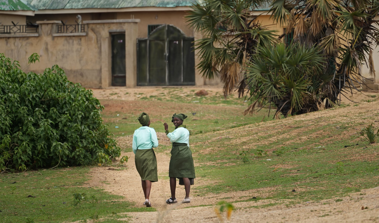 nigeria-liberta-100-criancas-sequestradas-em-escola-crista-apos-semanas-em-cativeiro