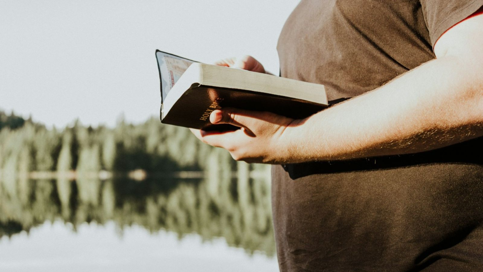 pastor-e-atacado-a-facadas-em-igreja-nos-eua