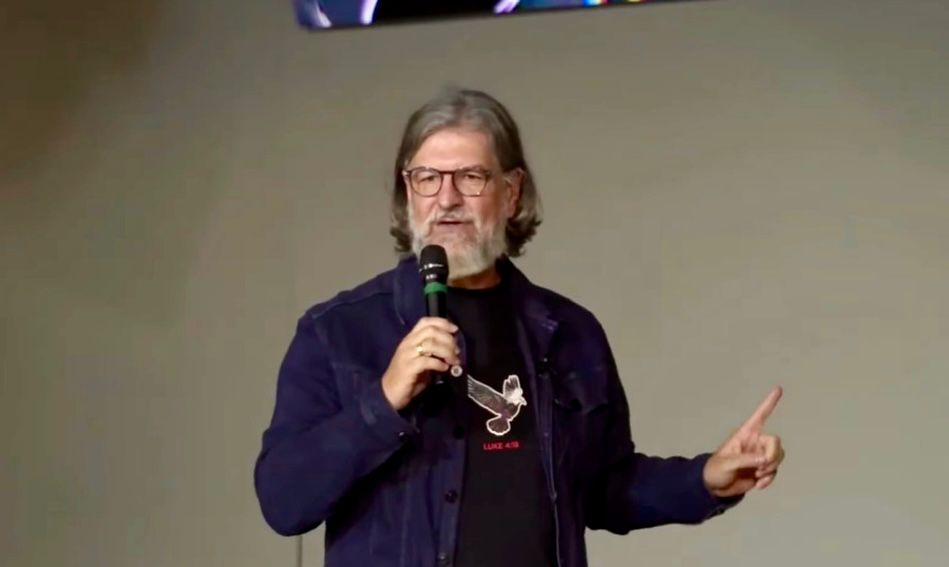 “usar-um-relogio-de-r$-300-mil-e-incompativel-com-a-funcao-pastoral”,-alerta-carlito-paes