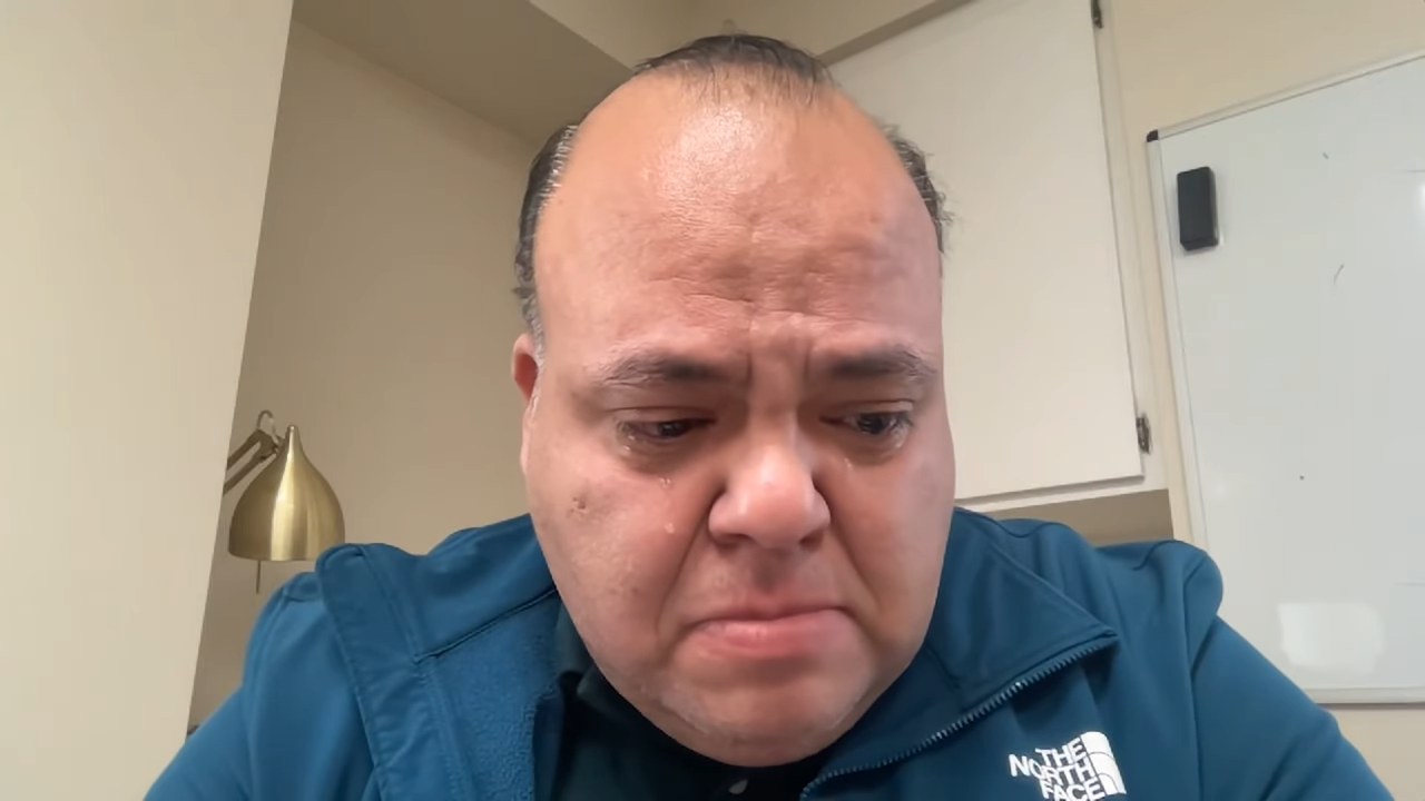 pastor-iraniano-chora-mortes-por-repressao-violenta-no-ira:-‘regime-cruel-e-maligno’