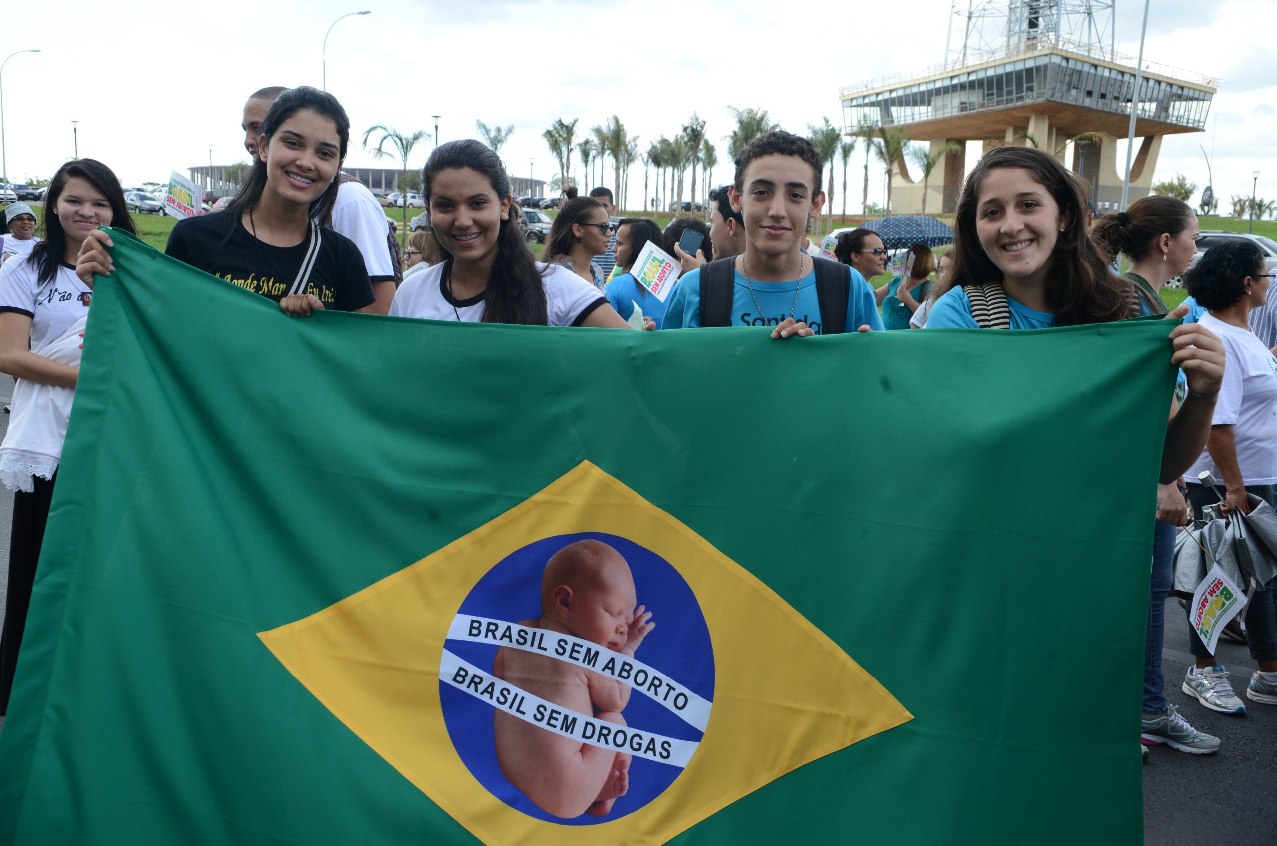 geracao-z-e-millennials-sao-os-mais-contrarios-ao-aborto-no-brasil,-diz-pesquisa